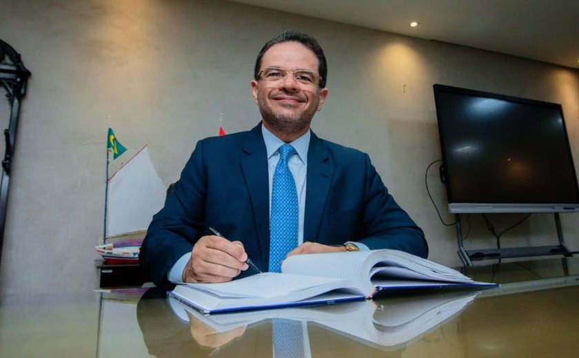 Governo de Alagoas transfere ponto facultativo do dia do Servidor para o dia 30