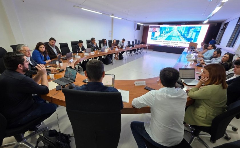 Prefeitura de Maceió apresenta programa de transformação digital ao CAF