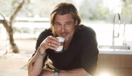 Brasileira que acreditava estar 'noiva' de Brad Pitt pode ser investigada por falso testemunho