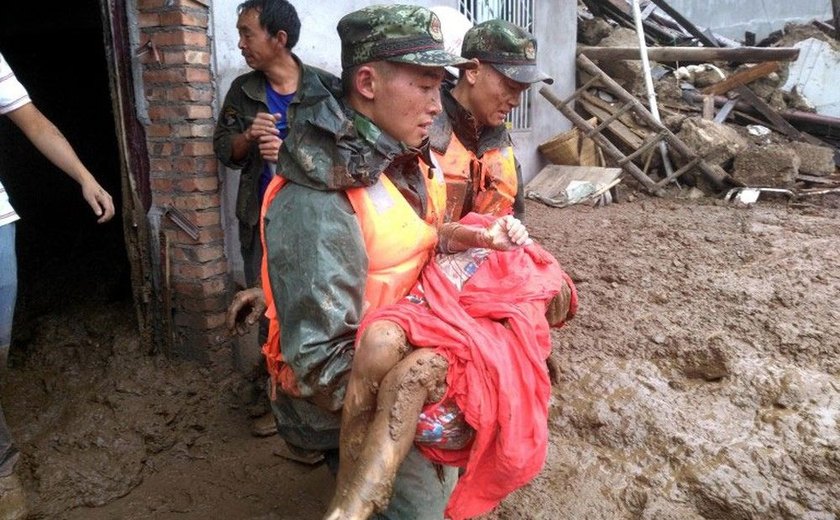 Deslizamento de terra deixa mortos e desaparecidos na China