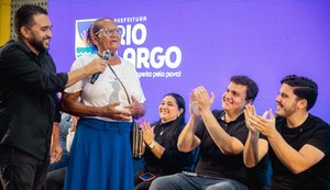 Prefeito de Rio Largo paga Bolsa EJA e beneficia 1,3 mil estudantes