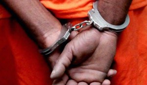 Pai e tio são presos em Craíbas por estupro de criança de oito anos de idade