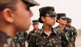 Exército faz seleção para alistamento militar de homens e mulheres