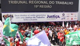 Manifestações marcam luta contra projetos que 'tiram direitos dos trabalhadores'