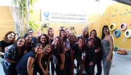 Projeto MaquiAmor leva maquiagem para mulheres de baixa renda