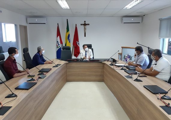 Chefe do MPAL recebe transportadores complementares
