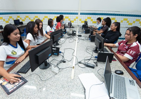 Estudantes da rede estadual de Alagoas participam da Olimpíada Nacional Feminina de Química