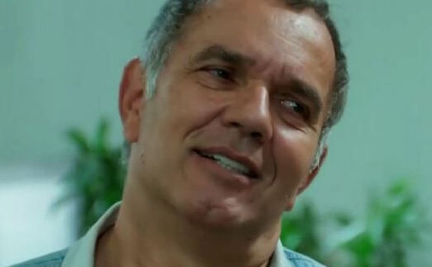 'Verão 90': Hoje! Herculano volta para o Brasil com namorada americana