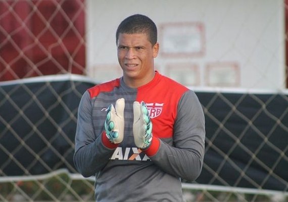 Goleiro Juliano não faz mais parte do elenco do CRB para a temporada