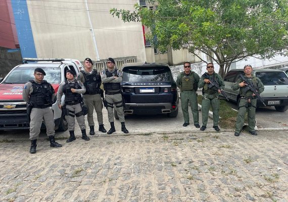 Policiais da segurança pública recuperam veículo de luxo furtado de loja na Serraria