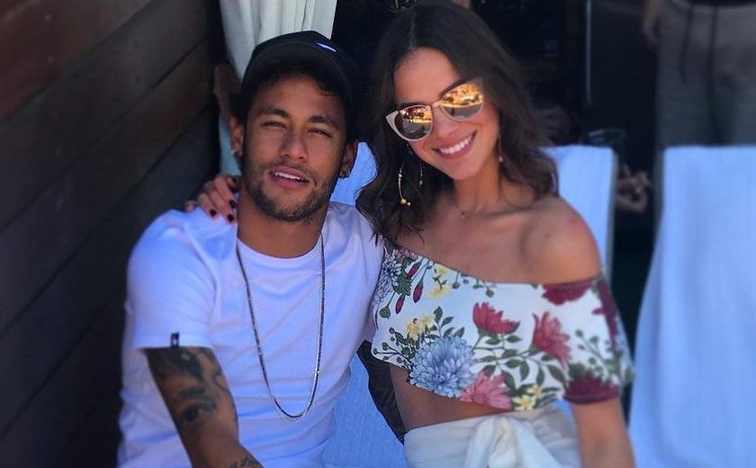 Marquezine é orientada a parar de expor namoro e 'esconder' Neymar