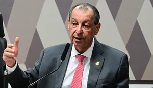 Relator da CCJ rejeita emendas da oposição que buscavam manter a escala 6x1