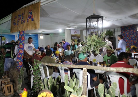 Cooperativas leiteiras participam da 37ª Expo Bacia Leiteira