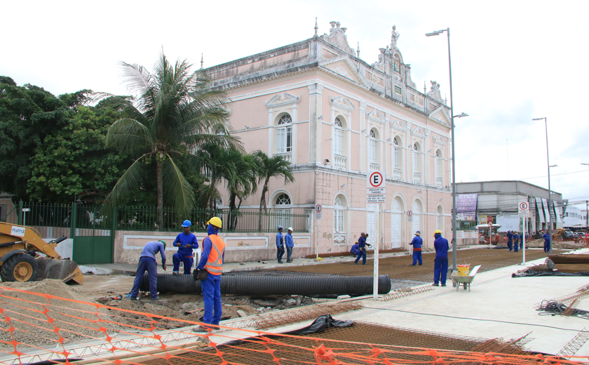 Obras de requalificação na Praça Deodoro serão concluídas no dia 27