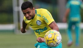 Diretor do Vitória revela acerto com o Palmeiras pelo alagoano Cleiton Xavier