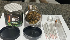 Durante abordagem a um ônibus, PRF e 3º BPM encontra maconha em mala de passageiro na BR-101