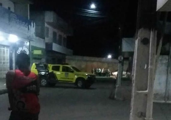 Bando armado tenta explodir cofre de agência bancária