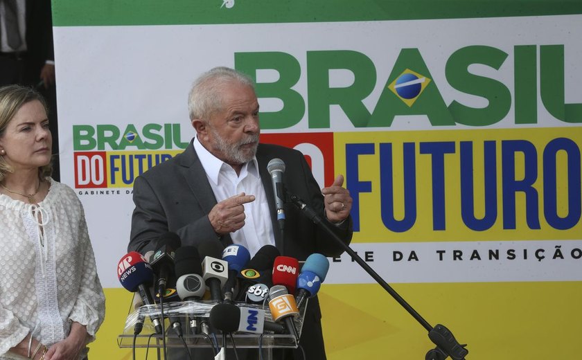 Exames de Lula estão dentro da normalidade, diz boletim médico