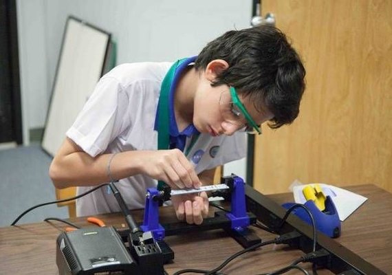 Brasileiro de 13 anos participa de programa internacional da NASA