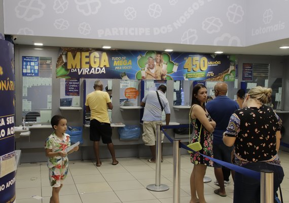 Sonho de ficar milionário leva maceioenses às lotéricas