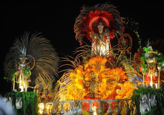 Estácio dá largada ao desfile do Grupo Especial, na Sapucaí