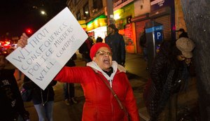 Polícia mata homem negro após relatos de que ele estava armado em Nova York