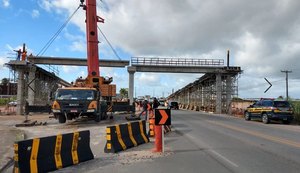 DNIT instala passarela para pedestres em São Miguel dos Campos