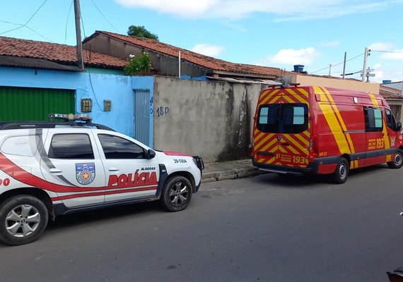 Forças de segurança resgatam homem em situação de abandono no bairro do Jacintinho