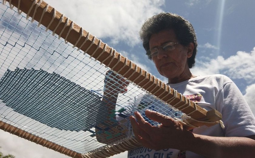 Bordado filé sobrevive nas cores de Alagoas