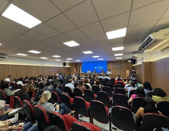 Seprev apresenta o programa Pega a Visão a prefeitos durante reunião na AMA