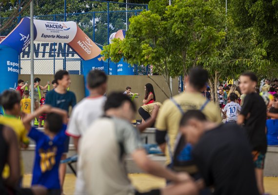 Crianças participam de tarde recreativa no bairro Santa Amélia