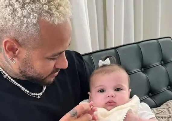 Helena, filha de Neymar e Amanda Kimberlly, é internada