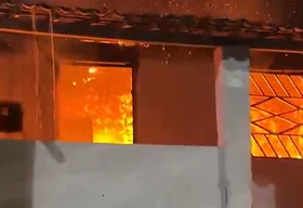 Incêndio atinge casa e destrói cômodos em Pilar