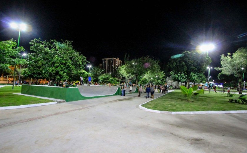 Prefeitura de Maceió viabiliza parcerias para reformar praças e monumentos