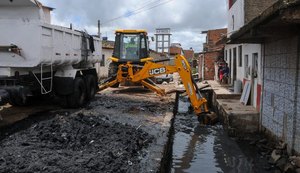 Prefeitura reforça serviços de drenagem em bairros de Maceió