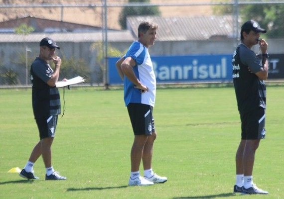 Renato Gaúcho indica utilização de Bolaños na vaga de Douglas