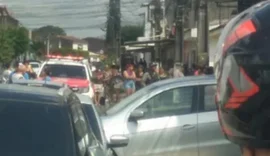 Jovem é morto a tiros na porta de casa no Clima Bom
