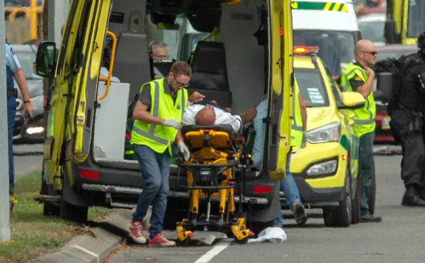 Suspeito de ataque a mesquita na Nova Zelândia comparece a tribunal