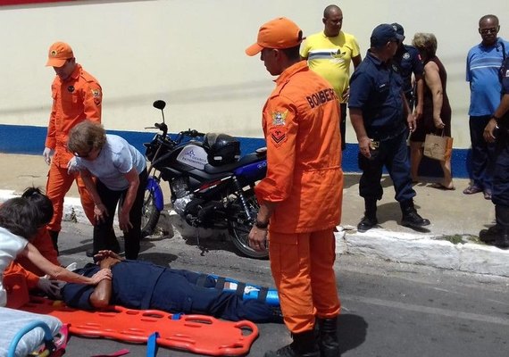 Homem fica ferido em colisão entre carro e moto