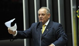 Exclusivo: 'Michel Temer compra deputados por apoios', diz Carimbão