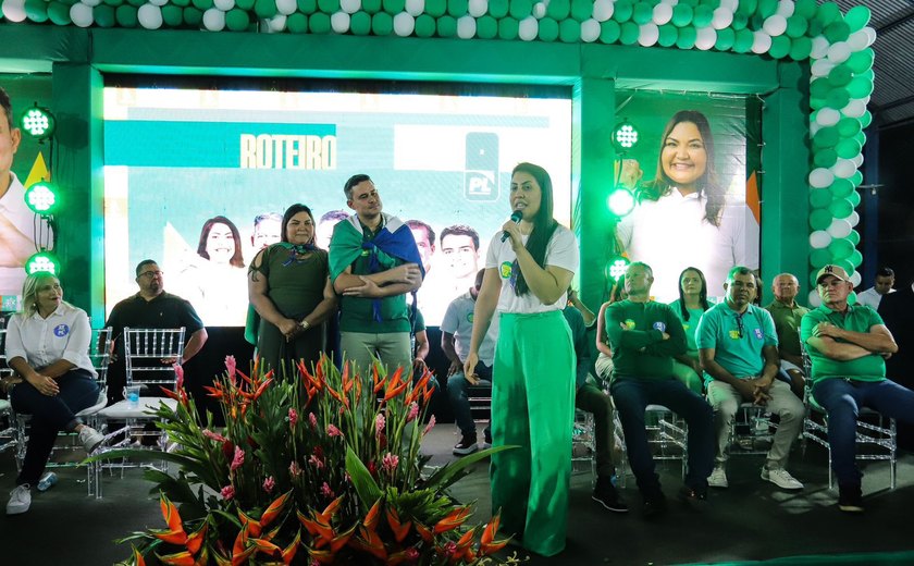 Gabi Gonçalves marca presença na convenção do PP em Roteiro, apoiando Thiago Cursino e Cicera Toy