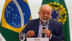 Lula pede que obras avancem sem 'repetir possíveis equívocos'