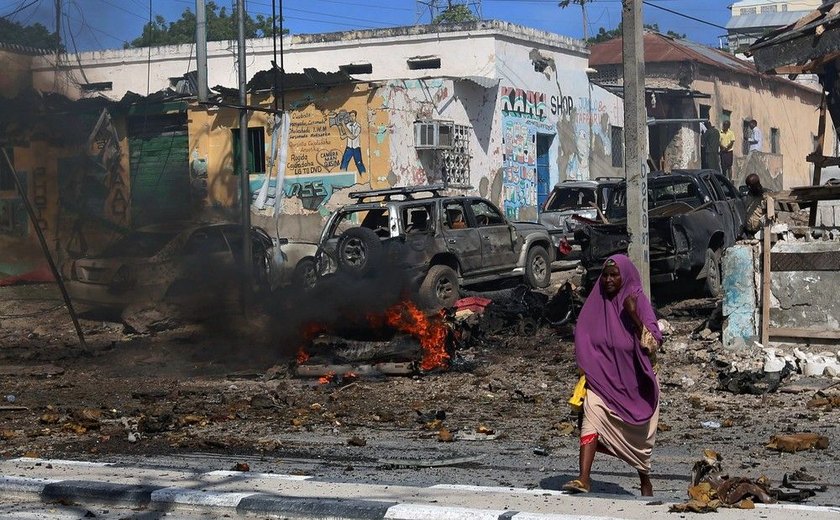 Ataque com carro-bomba contra delegacia deixa mortos na Somália