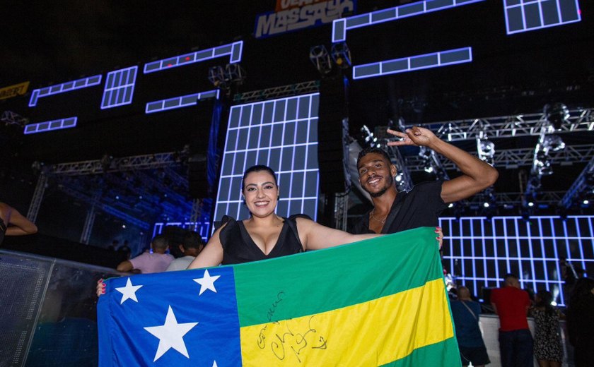 Fãs de Claudia Leitte chegam nove horas antes do show no Verão Massayó