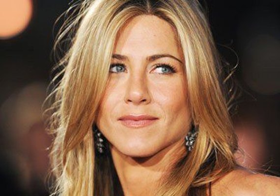 Atriz Jennifer Aniston admite já ter feito sexo com piloto em cabine do avião