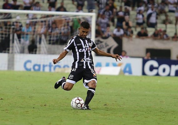 Ceará vence Paysandu em Fortaleza e fica a uma vitória do acesso
