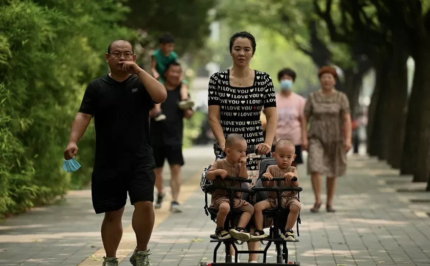 População chinesa registra primeiro declínio populacional em 60 anos