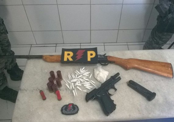 Radiopatrulha detém suspeitos de tráfico de drogas e porte ilegal de arma de fogo