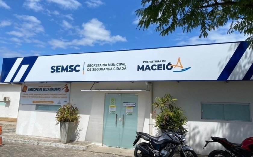 Notificada: Empresa instala sem autorização carregadores elétricos em postes