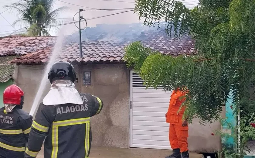 Incêndio destrói dois quartos de residência em Palmeira dos Índios